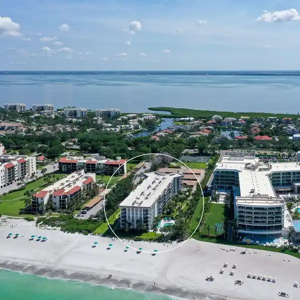 EXQUISITELY RENOVATED FOURTH FLOOR RESIDENCE