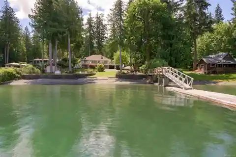 Executive Lakefront Estate