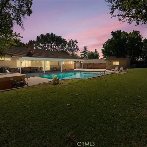 SINGLE-STORY GEM IN AMAZING CONDITION