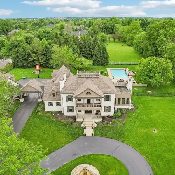 LUXURY MEETS NATURE ON 2.5 BREATHTAKING ACRES