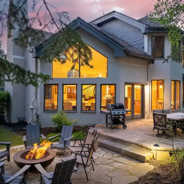 CHARMING HOME IN THE GREENS NEIGHBORHOOD