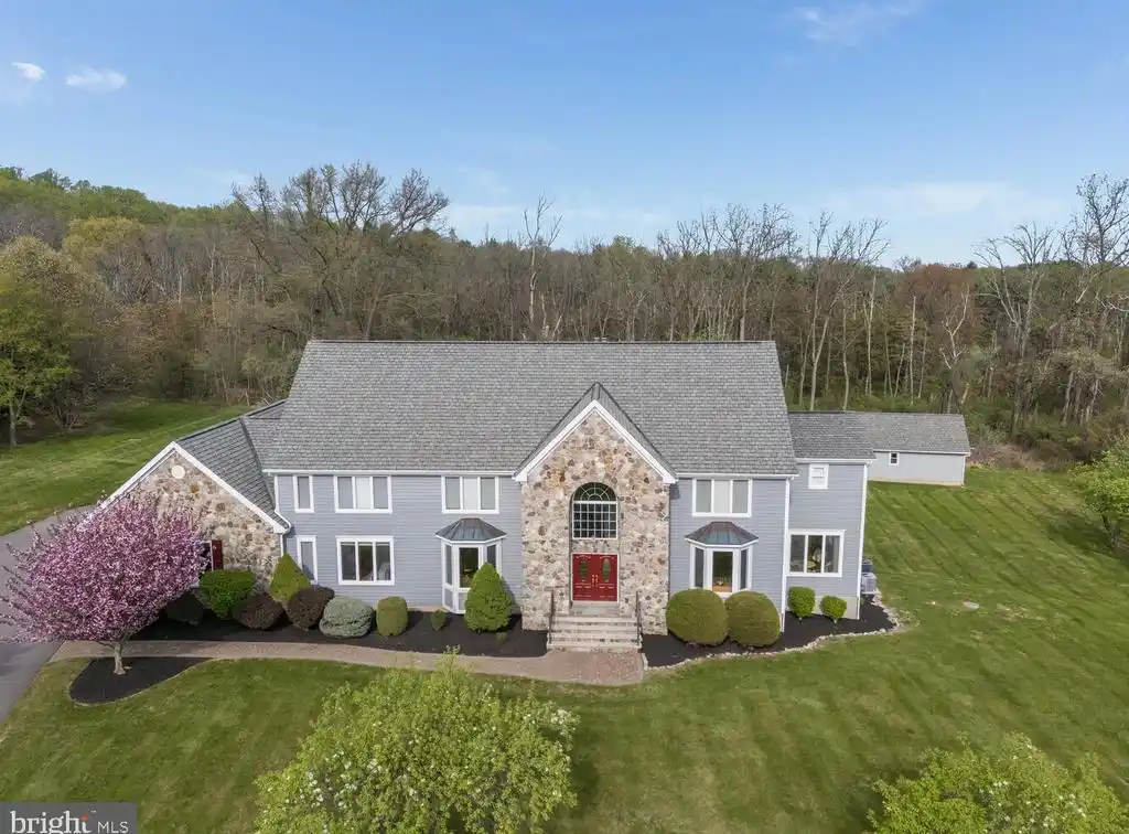 Elegant Colonial on Private 2.33-acre Cul-de-sac
