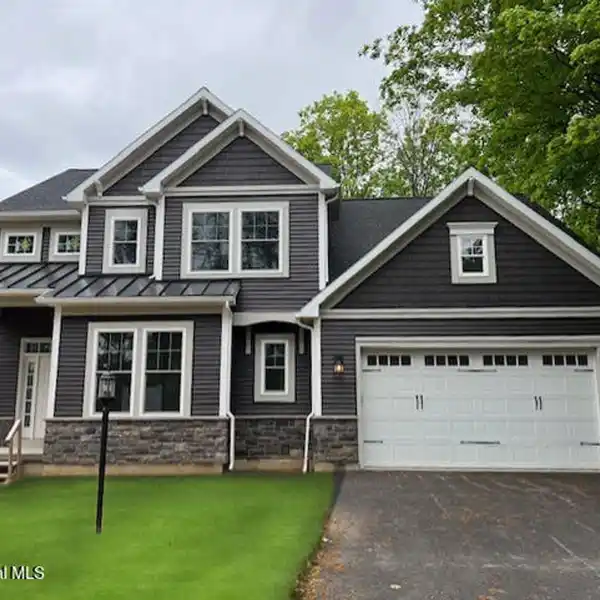 STUNNING BELMONTE HOME WITH SOARING CEILINGS