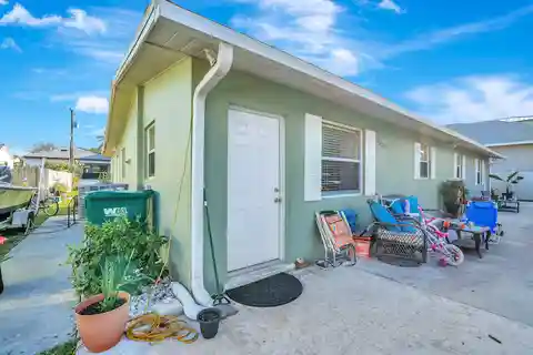 Prime Naples Park Duplex Steps from Vanderbilt Beach