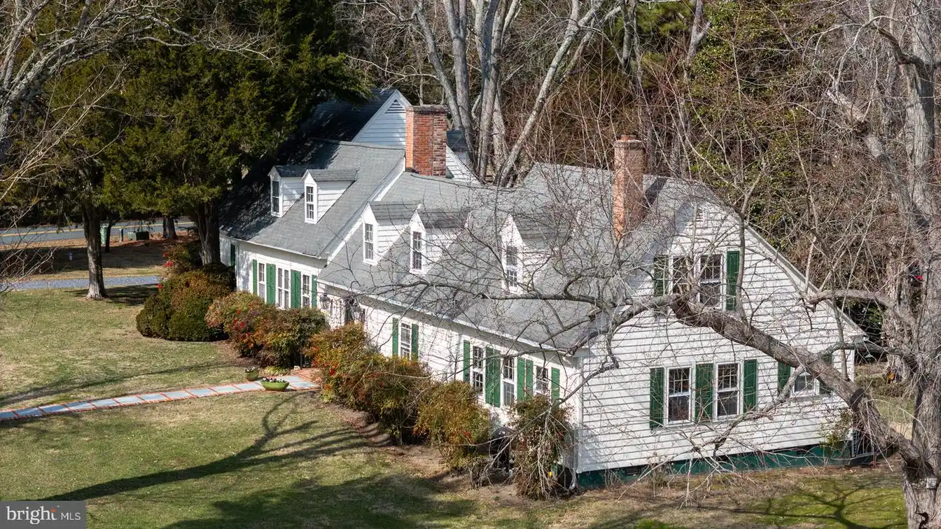 Historic “sunnyside” Estate with River Views