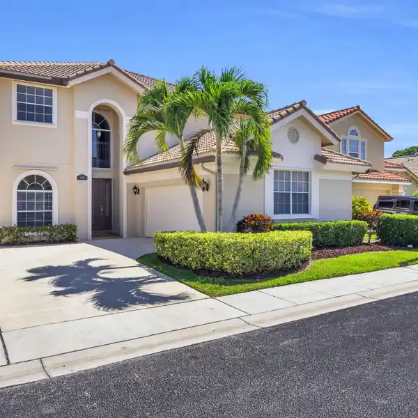 GORGEOUS HOME IN A QUIET STONEBRIAR NEIGHBORHOOD