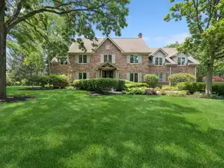 Incomparable Lakefront Paradise