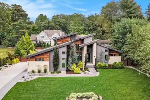 Award-Winning Contemporary Masterpiece