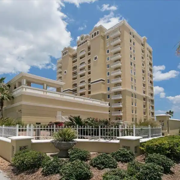 PANORAMIC VIEW UNIT IN A DESIRED BUILDING