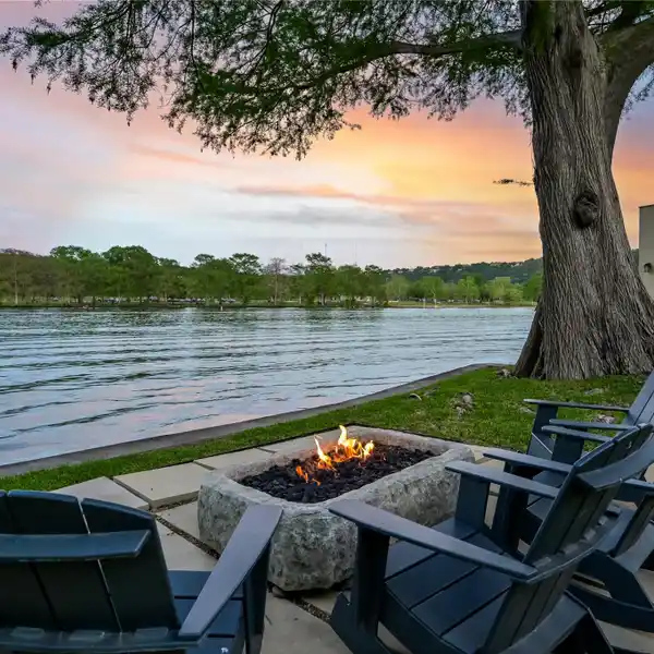 GRACIOUS ESTATE ON LAKE AUSTIN
