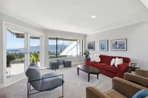 Rare Front Row Unit in Sahalee