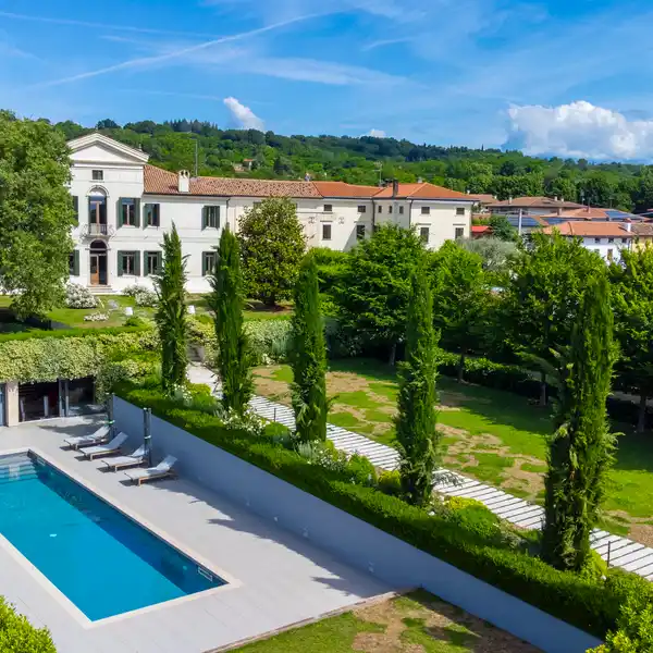 17TH CENTURY RESTORED VILLA WITH MODERN POOL AREA