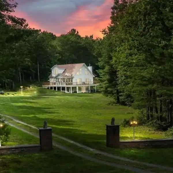 EXQUISITE HOME IN A SERENE NATURAL SETTING