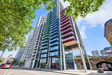 Contemporary Apartment with Direct River Views