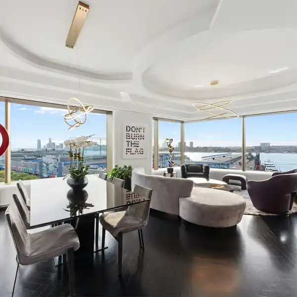 EXQUISITELY CHIC NEW YORK RESIDENCE