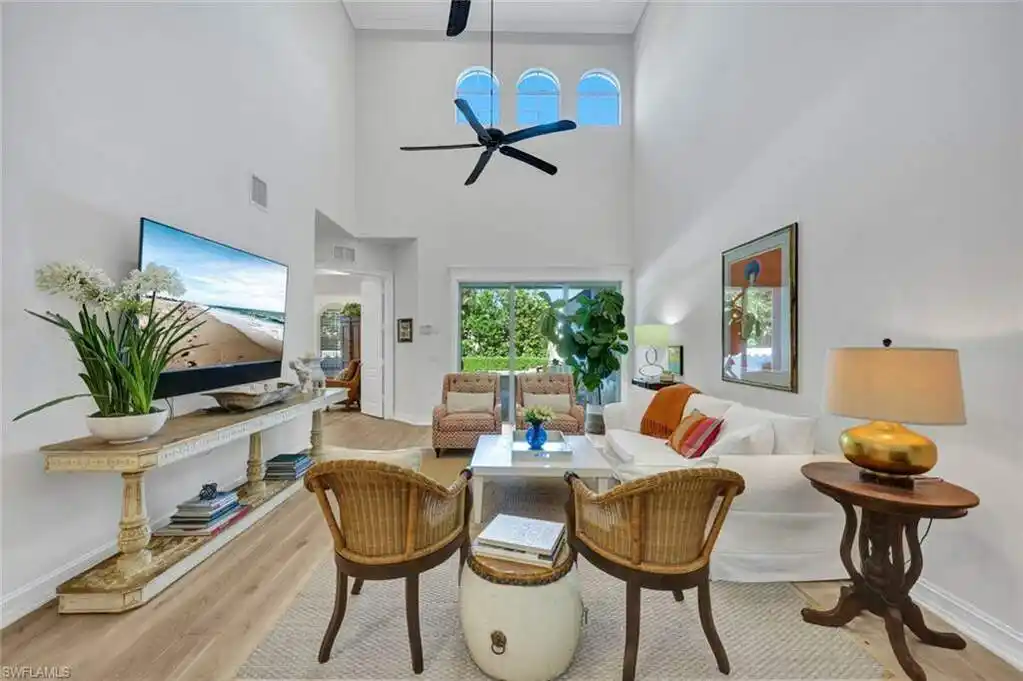 Luxurious Park Shore Townhome