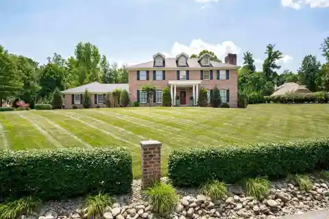 Exquisite Living at Lakeside Estates