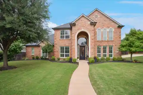 Stunning Home in Sought-after Oak Tree Estates in Southlake