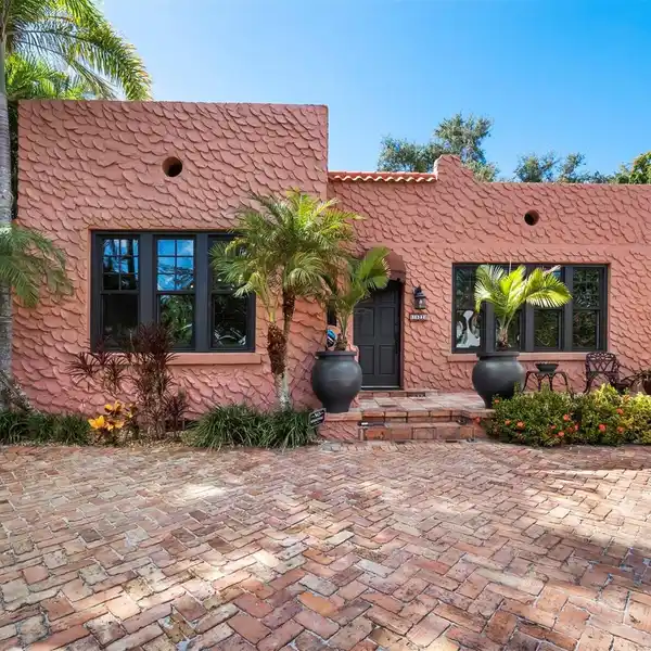 REFINISHED HARDWOOD FLOORS AND HIGH CEILINGS