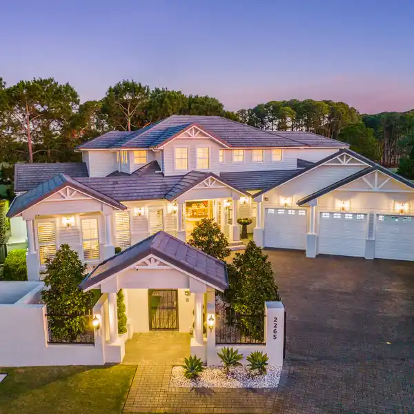 HAMPTONS-INSPIRED SANCTUARY IN SANCTUARY COVE