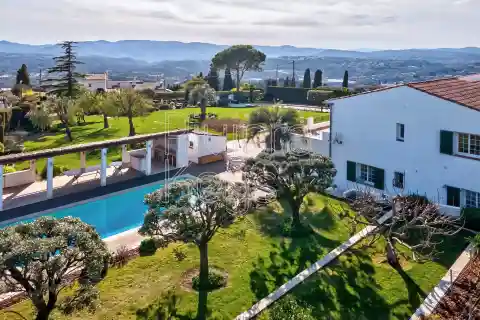 Beautiful Villa in a Peaceful Neighborhood