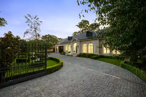 Exquisite Residence in the Heart of Tusmore