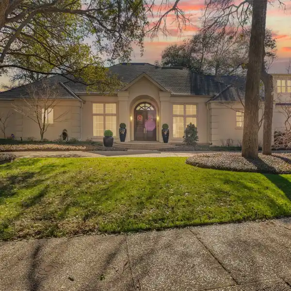 TURNKEY PROPERTY IN A COVETED LOCATION