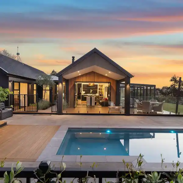 ARCHITECTURAL RETREAT WITH RESORT-STYLE AMENITIES