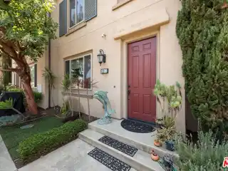 Gorgeous Well-appointed Townhome