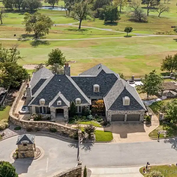 EXQUISITE ESTATE IN AN EXCLUSIVE GATED COMMUNITY