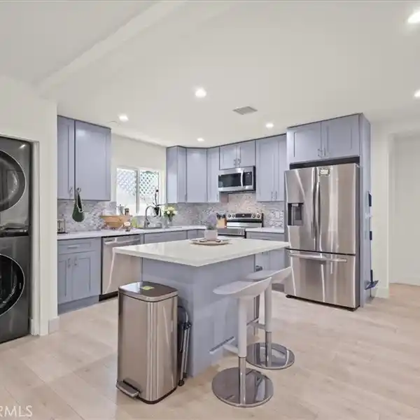 REMODELED MID-WILSHIRE HOME WITH PRIVATE UPSTAIRS UNIT
