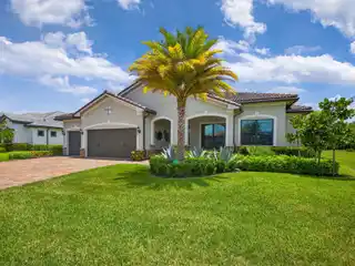 Unparalleled Elegance on a Spacious Lot in Ancient Tree