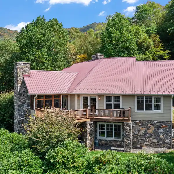 ONE-OF-A-KIND PROPERTY BENEARTH ROAN MOUNTAIN