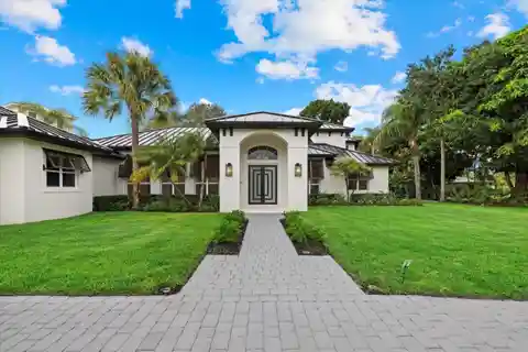 A Slice of Paradise in Coral Cove
