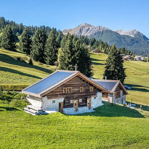 TIGIGNAS: OPULENTLY REFURBISHED ALM HUT RIGHT ON THE SKI PISTE