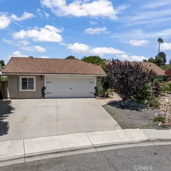 BEAUTIFULLY MAINTAINED SINGLE-STORY HOME ON A SPACIOUS LOT