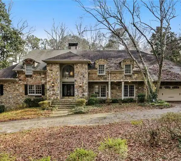 TREMENDOUS POTENTIAL AT A PRESTIOUS ADDRESS