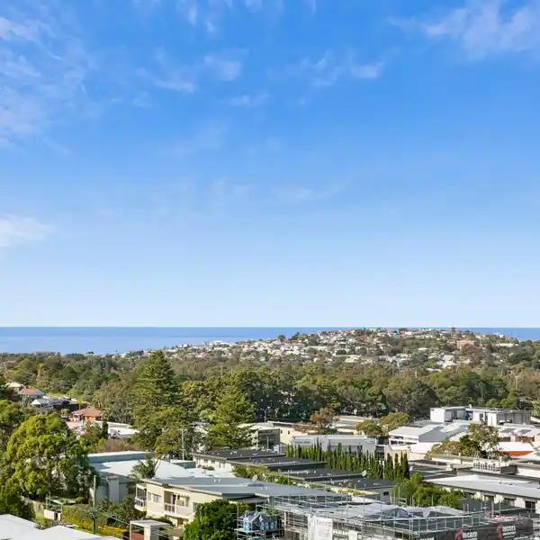 SUBSTANTIAL RESIDENCE WITH SWEEPING VIEWS