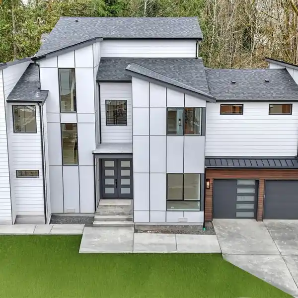 METICULOUSLY CRAFTED HOME IN CASSIOPEIA