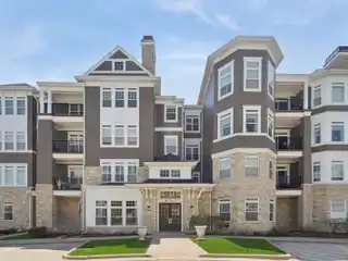 Luxury Living in the Hamptons of Hinsdale