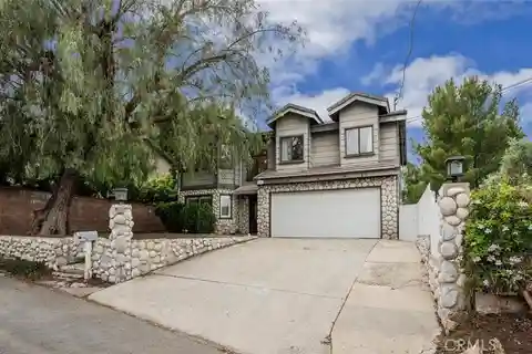 Comfortable Living in Calabasas Highlands