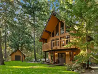 Beautiful Northwest Chalet on a Wooded Lot