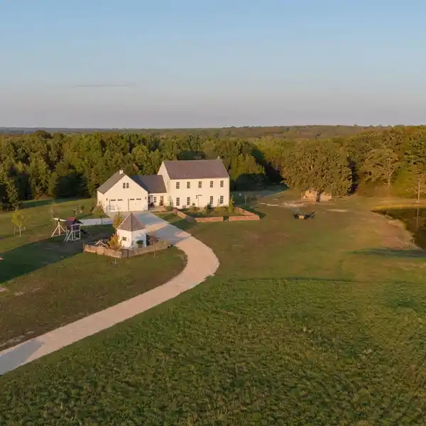 COLONIAL ELEGANCE MEETS MODERN CRAFT ON 85 ACRES