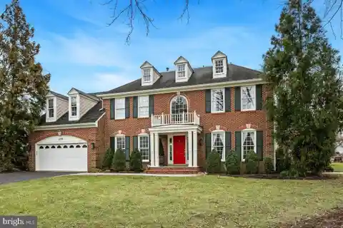 Spacious Updated Colonial in Desirable Manors at Mount Vernon