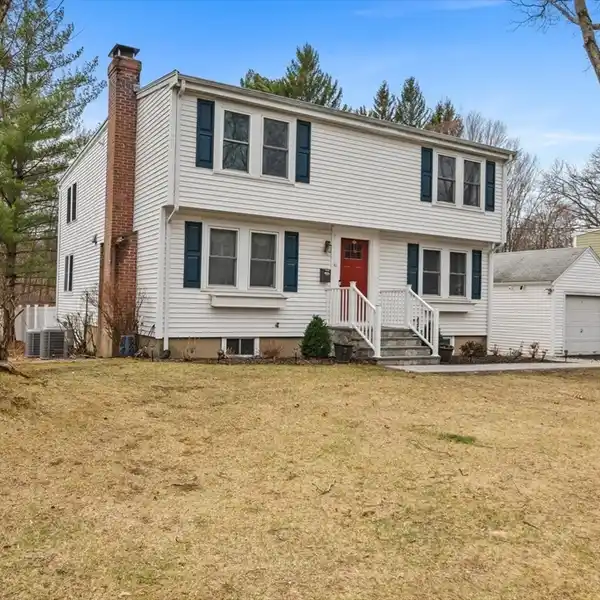 LOVINGLY MAINTAINED COLONIAL