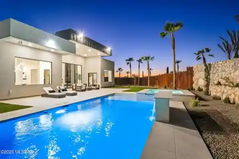 New Construction on a Sprawling Lot in the Catalina Foothills