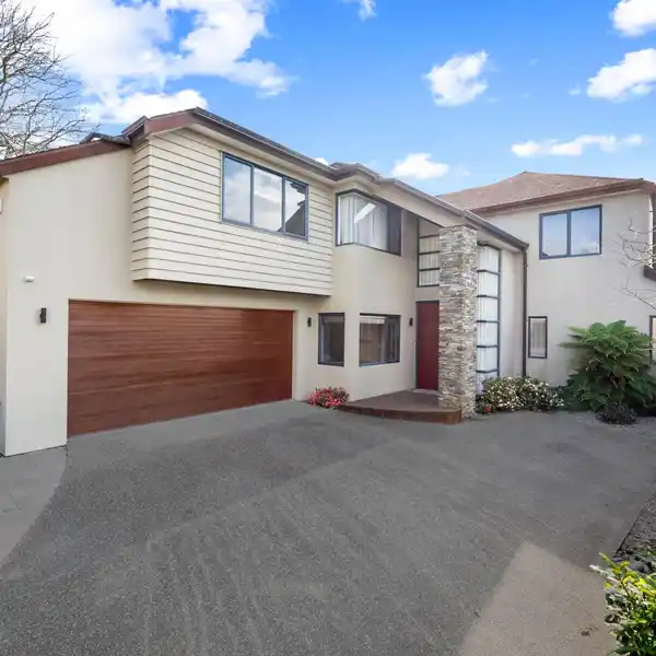 BEAUTIFULLY REFRESHED FAMILY HAVEN