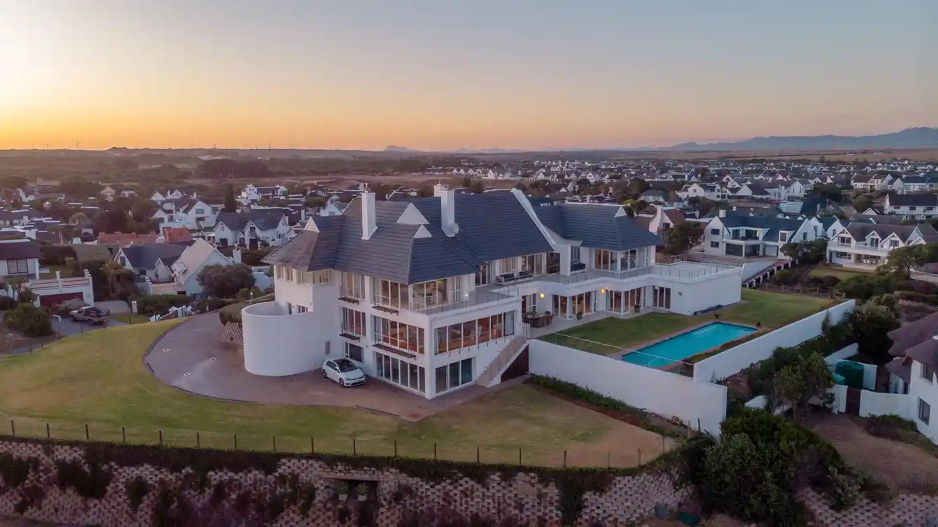 Pinnacle Landmark Property