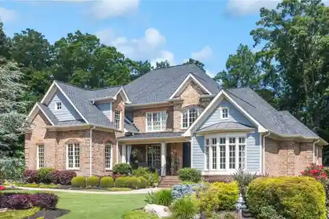 Luxury Living in Sought-After Fernwood Creek