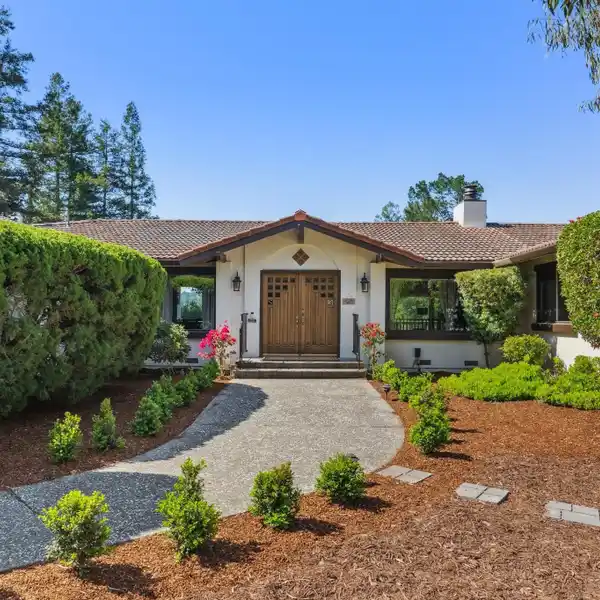 SOPHISTICATED SINGLE-STORY VIEW HOME